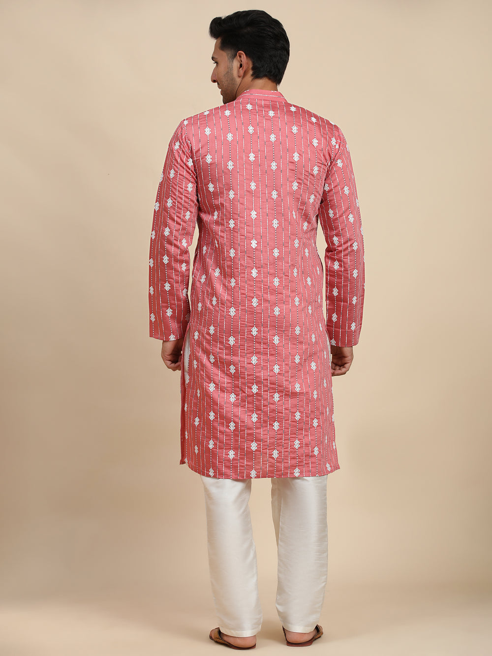 Elegant pink kurta for men in breathable rayon, tailored for mehndi, weddings, and cultural occasions.