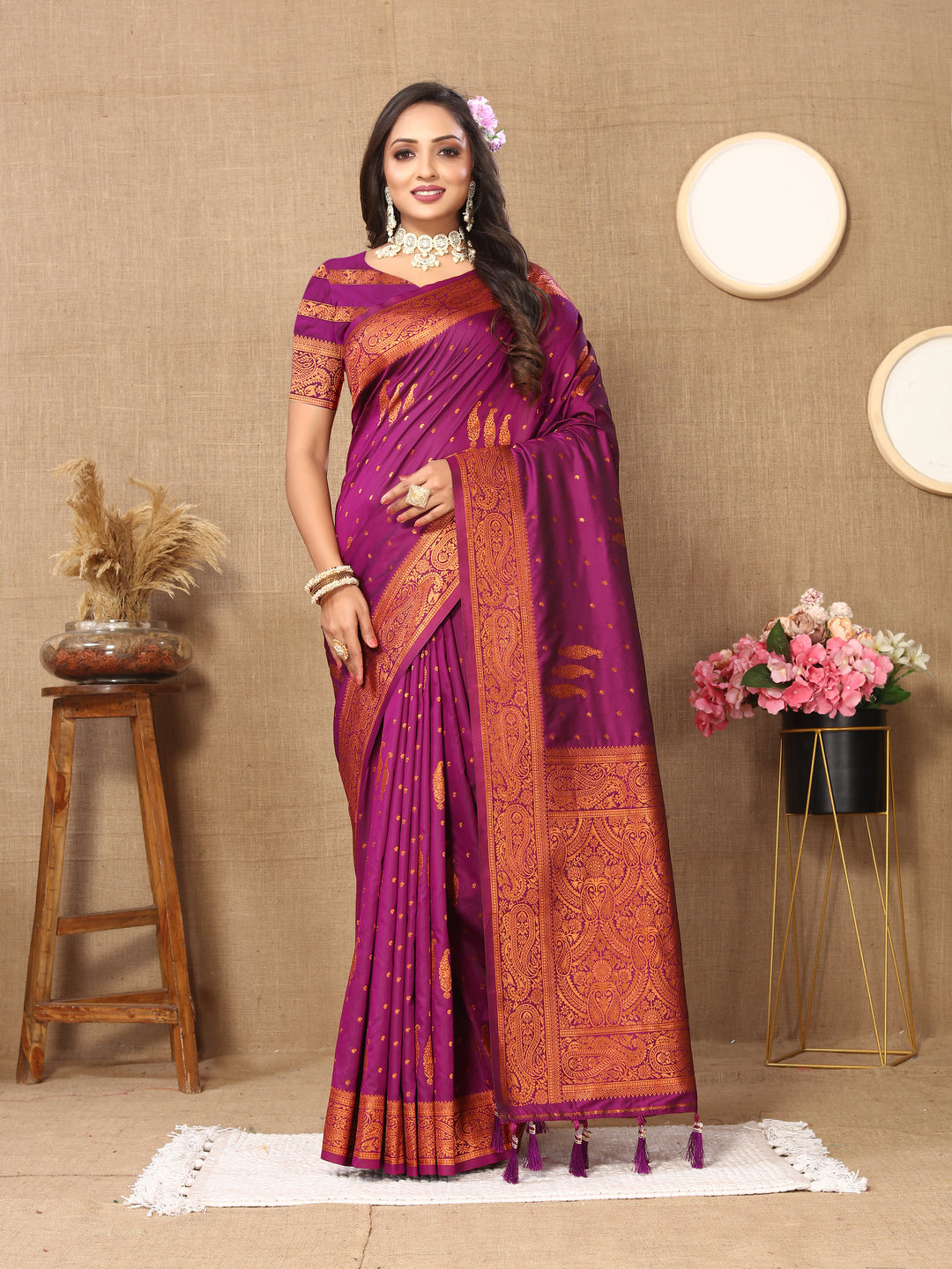 Beautiful purple paisley saree with exquisite zari pallu and contrasting border, designed for elegant evening wear.