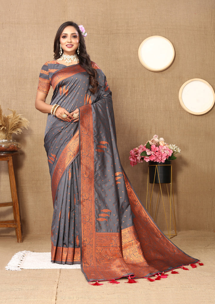 Elegant gray paisley saree with exquisite zari pallu and contrasting border, ideal for cultural occasions.