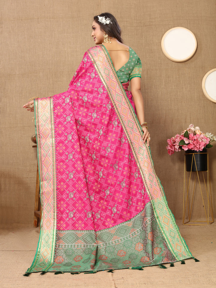 Classic pink Patola silk sari featuring exquisite zari and pallu, ideal for traditional Indian ceremonies.