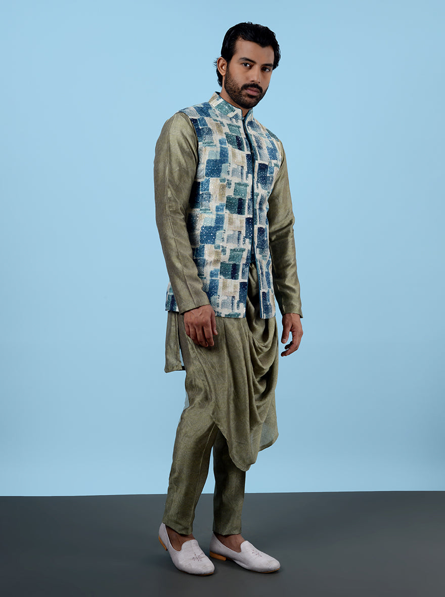 Stylish kurta pajama for men, combining traditional and modern elements.