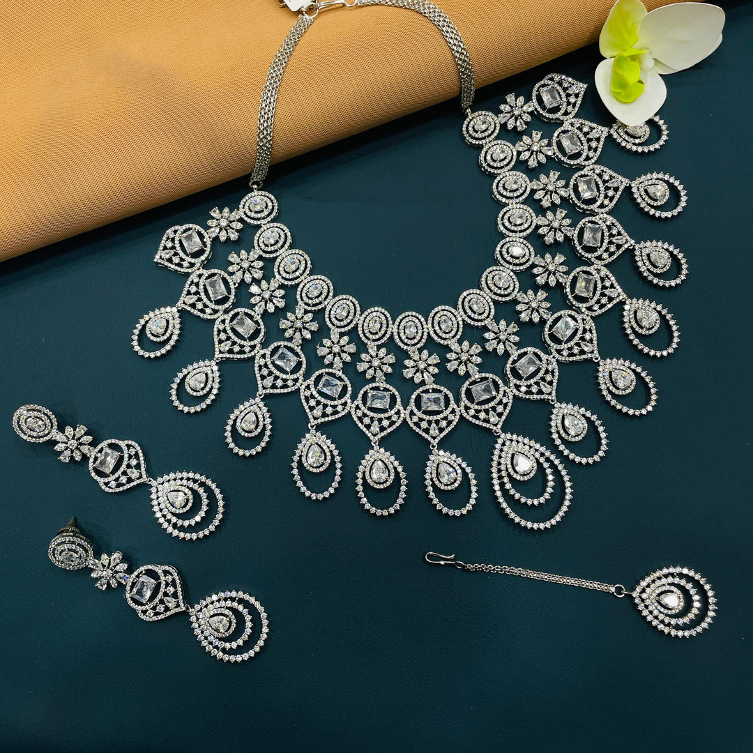 Luxurious American diamond necklace, ideal for weddings and special occasions.