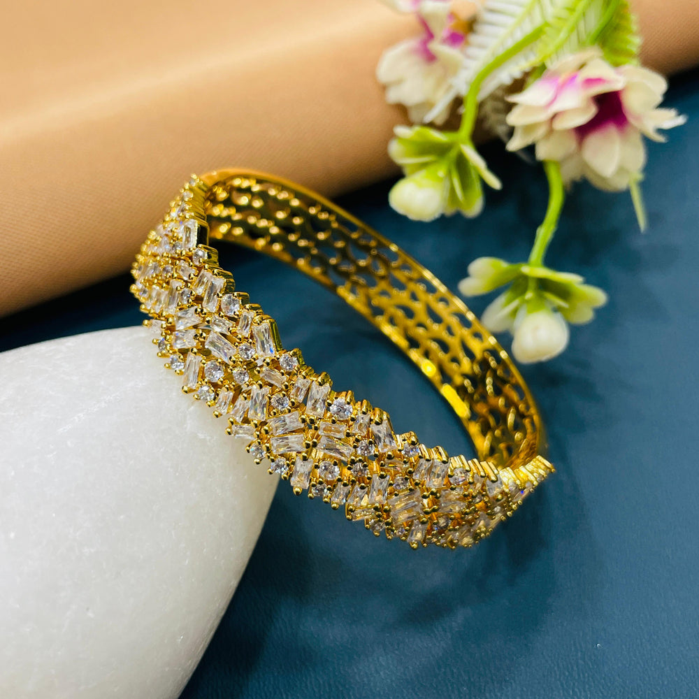 Classic AD diamond bracelet, perfect for everyday wear.