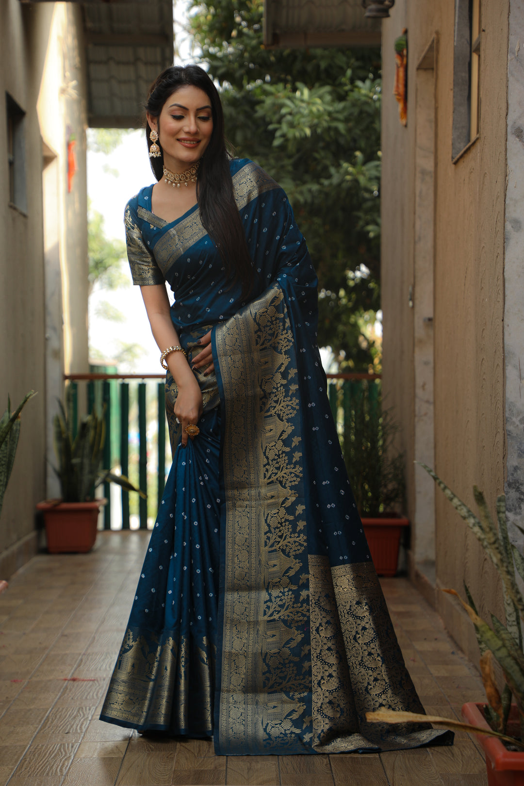 Timeless teal Kanjivaram silk saree with exquisite design and vibrant pallu for festive events.