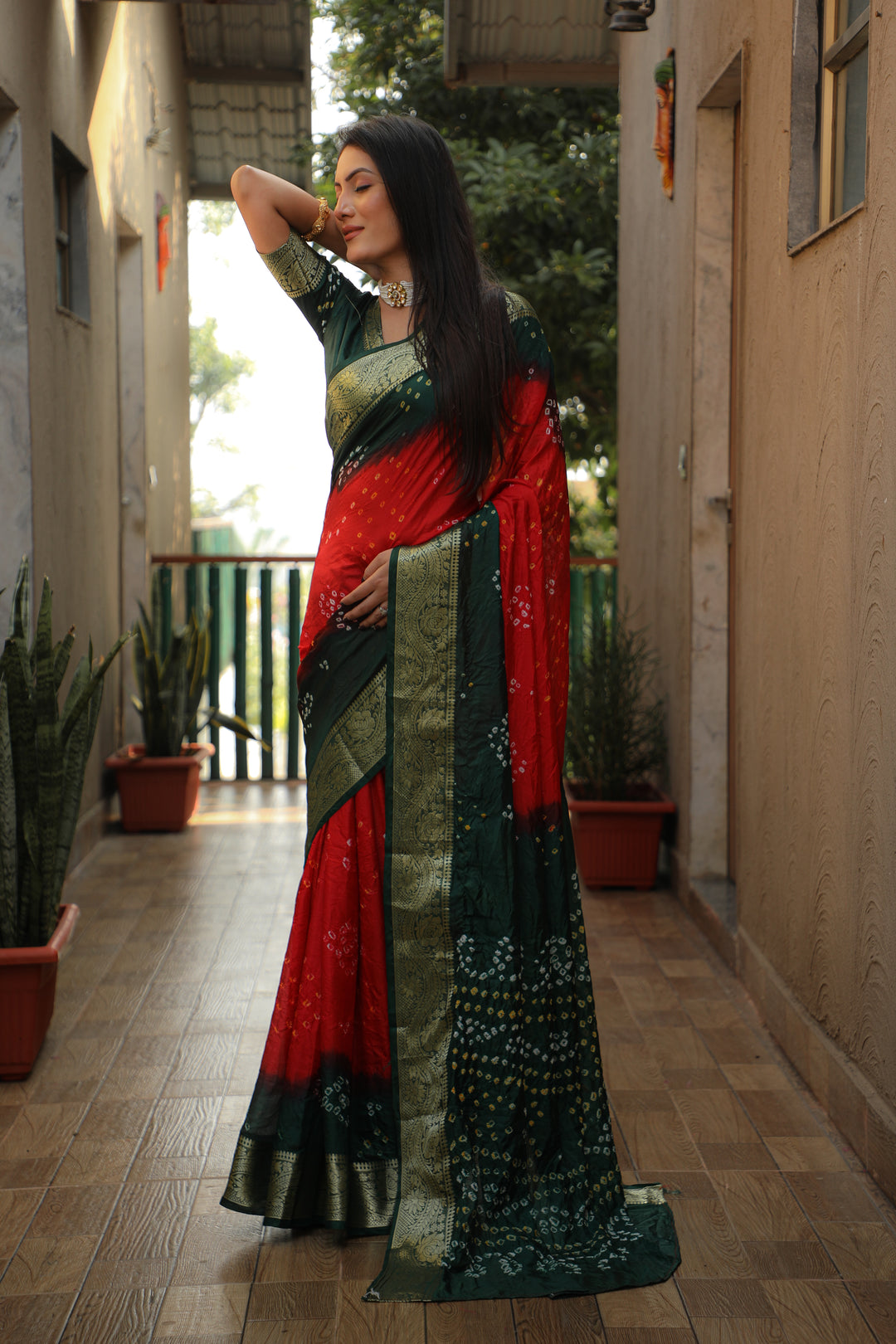 Classic green Bandhej Tapeta saree with lightweight fabric, ideal for festive occasions.