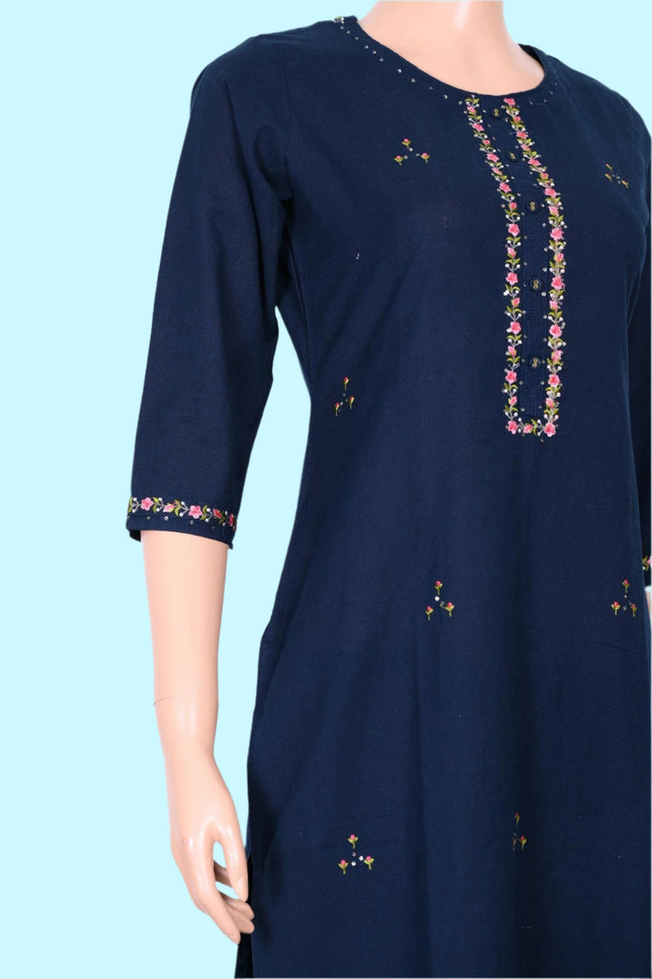 Everyday casual elegance, women’s dark blue kurta set.