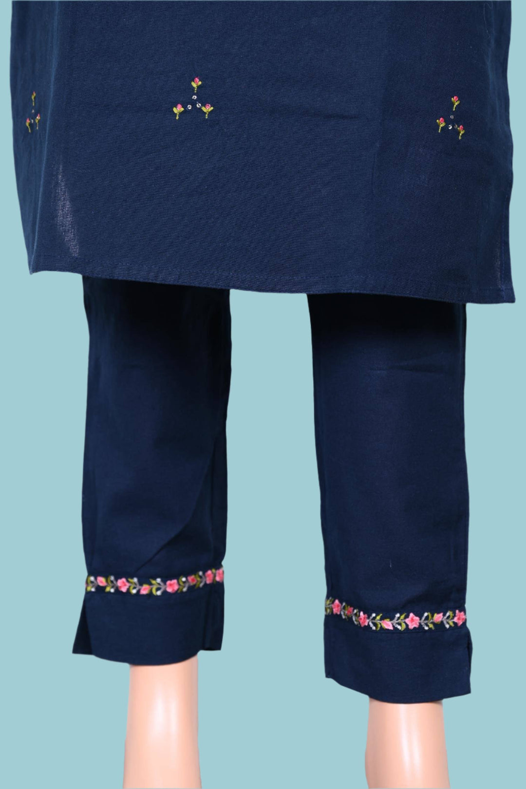 Stylish dark blue women’s kurta set, perfect for everyday wear.