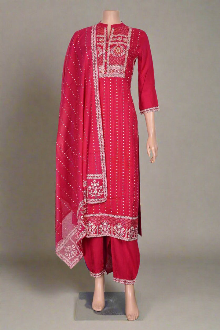 Elegant women’s kurta set featuring a chic pink kurti with matching dupatta, perfect for elevating your ethnic wardrobe