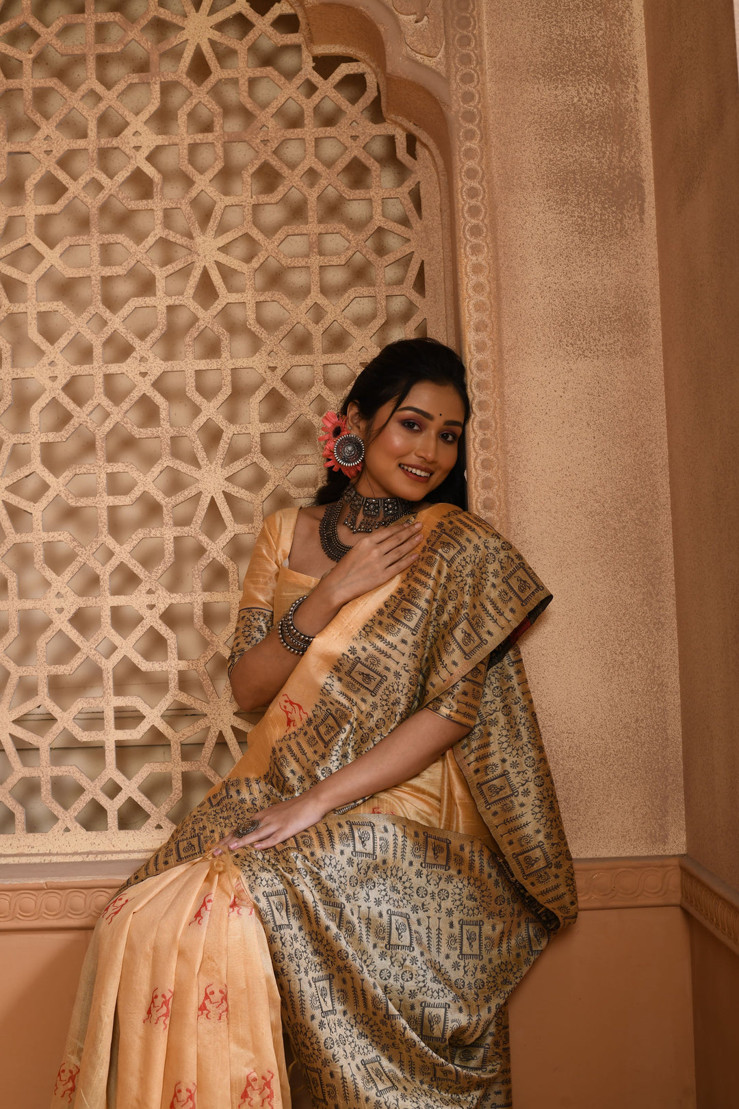 Soft cream Banglori raw silk saree featuring rich pallu weaving, perfect for cultural events.