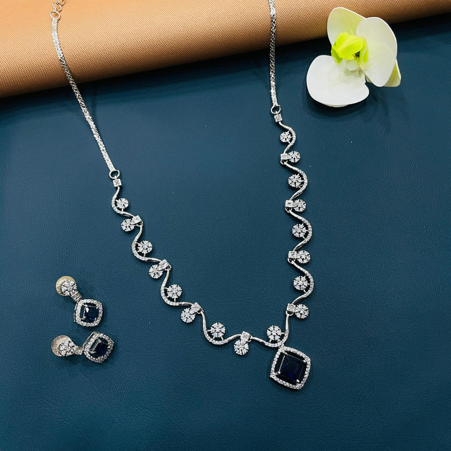 Beautiful bridal necklace featuring American diamonds for a chic style.