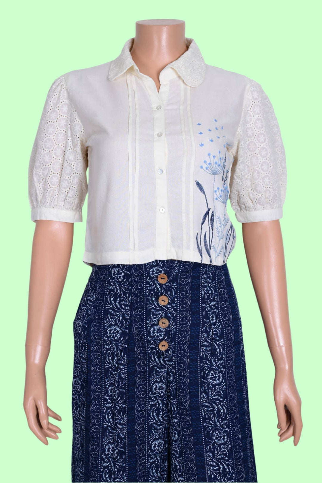 Trendy Kurti set featuring stunning thread work, designed for both casual wear and festive gatherings.