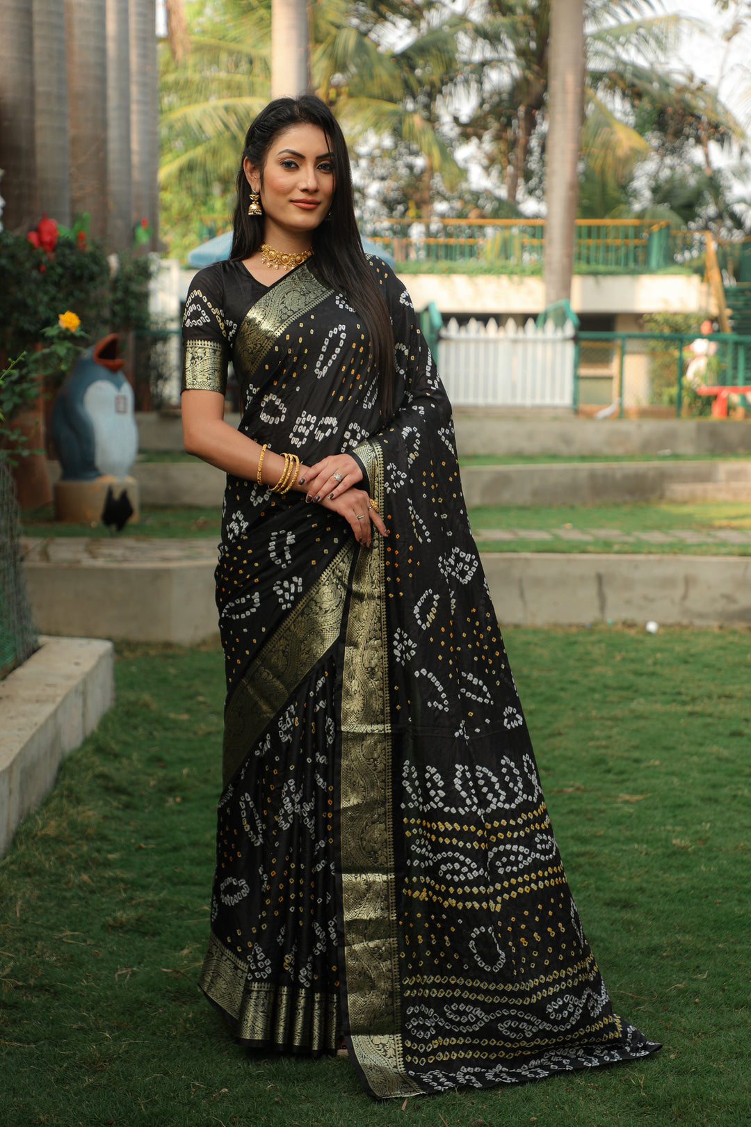 Rich black Bandhej silk saree featuring a gorgeous jari weaving border and Bandhej pallu, ideal for upscale events.