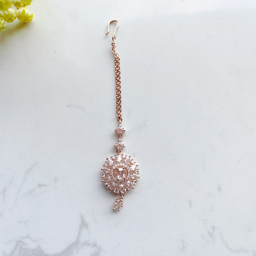 Elegant rose gold mang tika featuring delicate craftsmanship, perfect for brides.