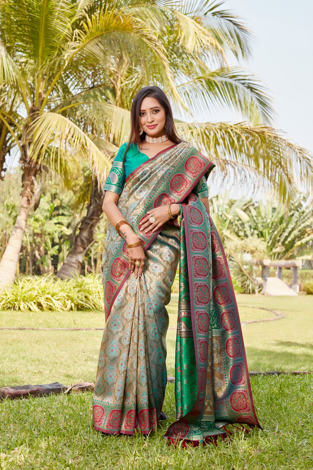 Elegant green Kanjivaram silk saree featuring rich pallu and exquisite work for cultural events.