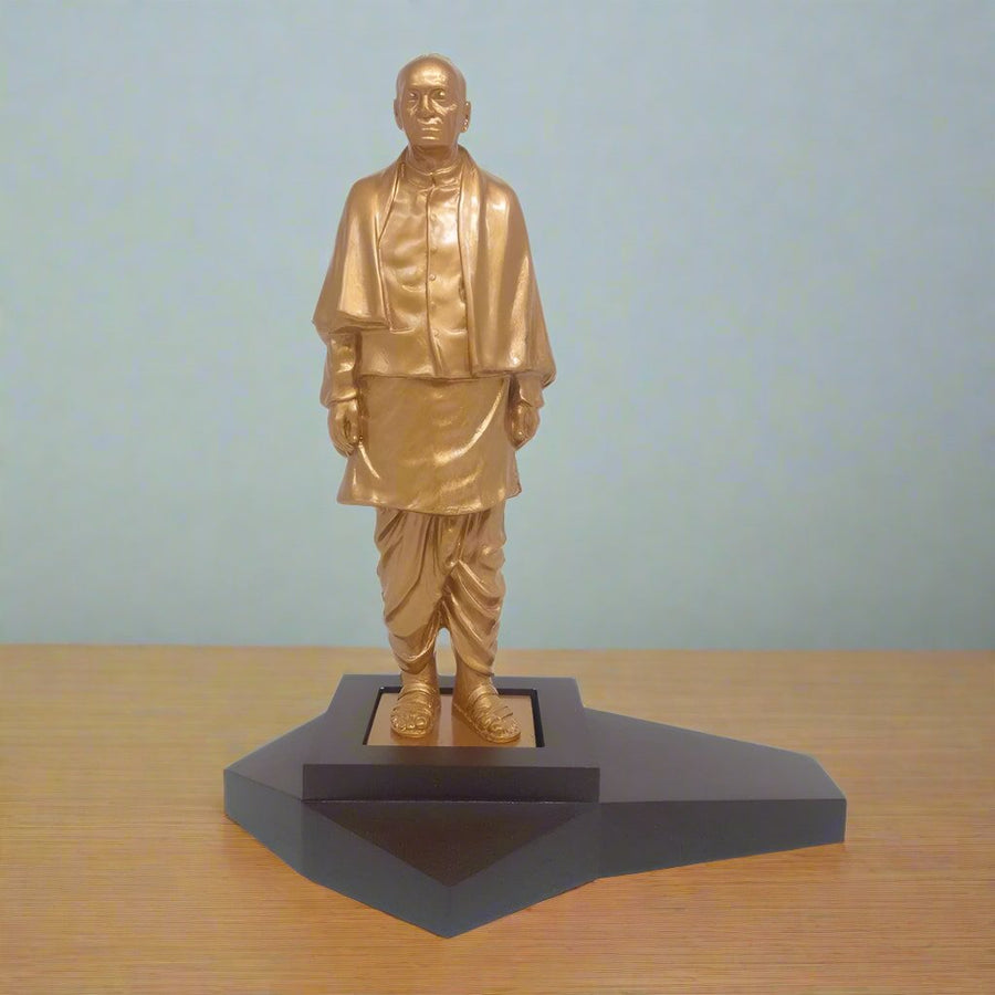 Patriotic fiber statue of Sardar Vallabhbhai Patel, 10 inches, in natural color, honoring his legacy and patriotism.