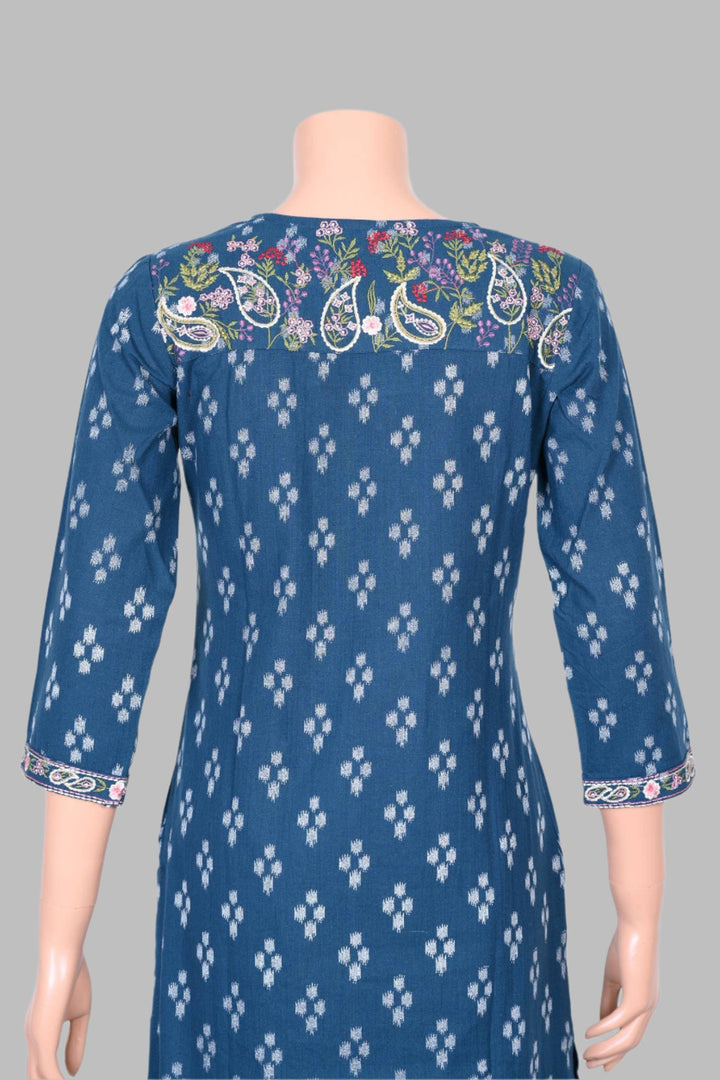 Comfortable women’s dark green cotton kurti, casual Indian ethnic wear.