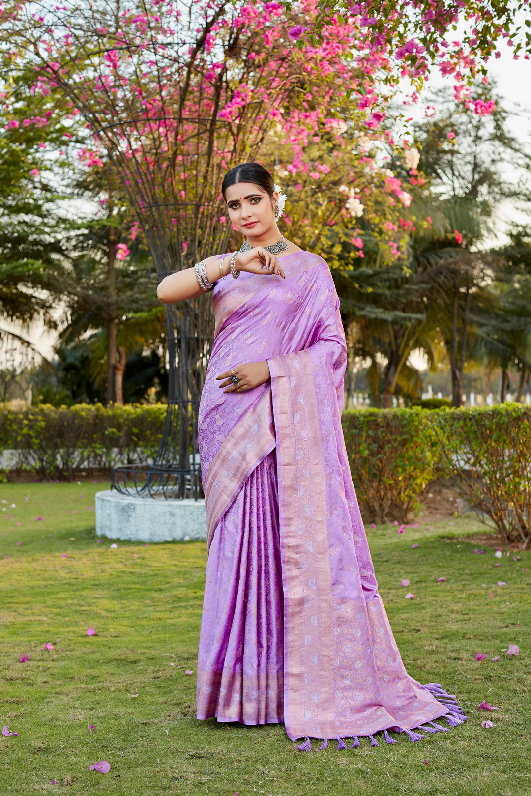 Graceful lavender Kanjivaram saree with intricate butta work and woven pallu, perfect for weddings and celebrations.