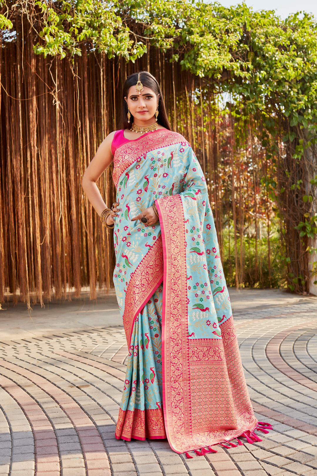 Off-White Kanjivaram Silk Saree with designer border, a perfect blend of tradition and style.