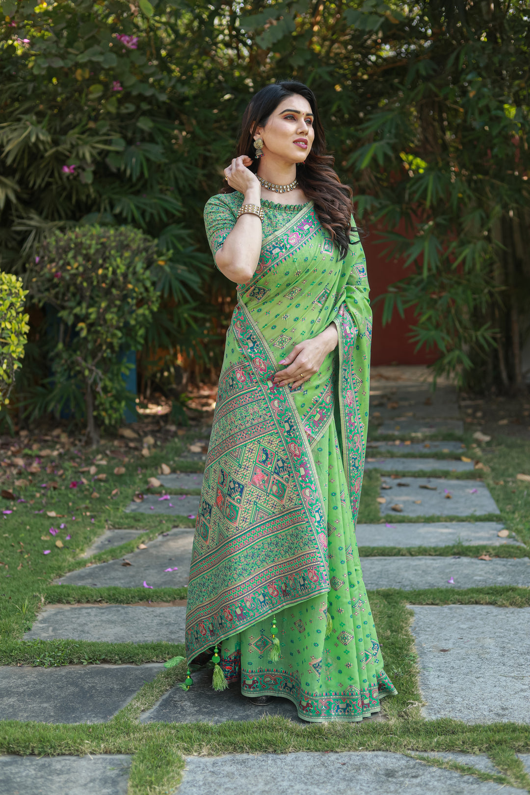 Stunning Green Pashmina Cotton Saree with grand woven Pallu, perfect for grand celebrations.