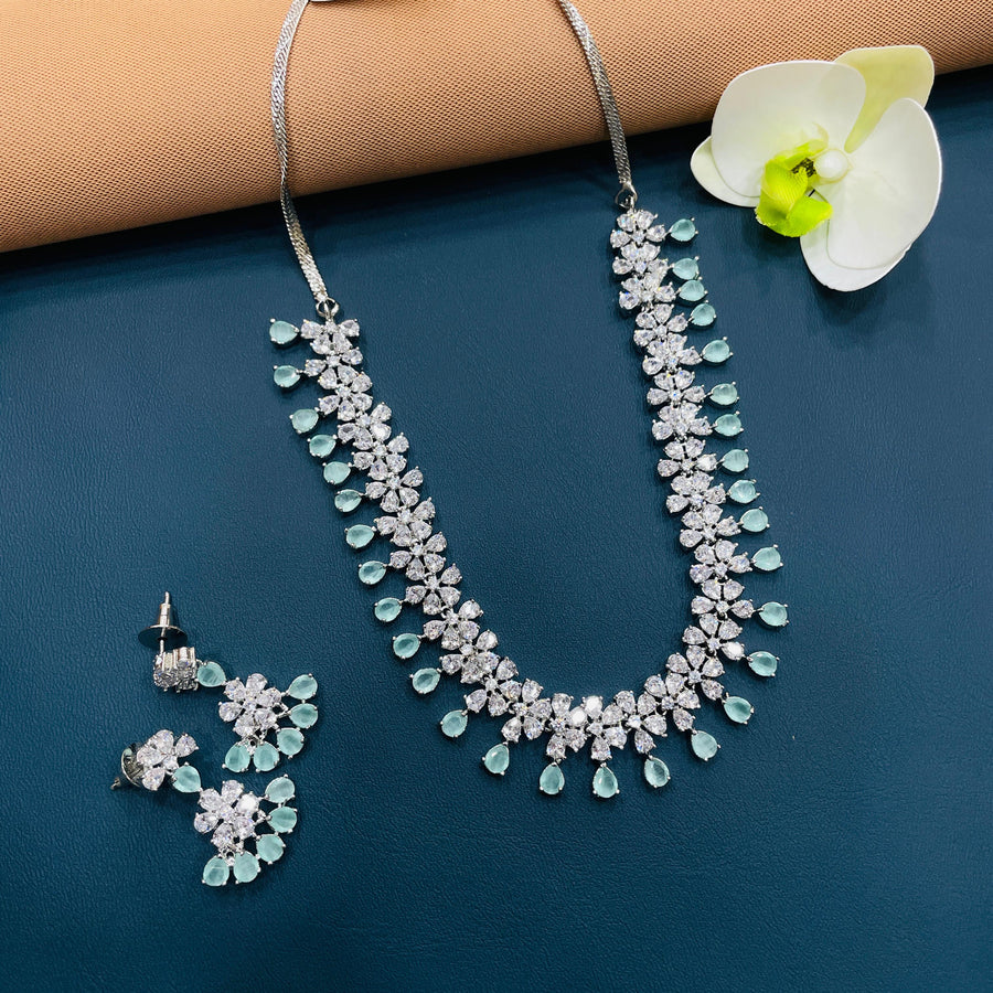 Stunning bridal necklace set, perfect for complementing your attire.