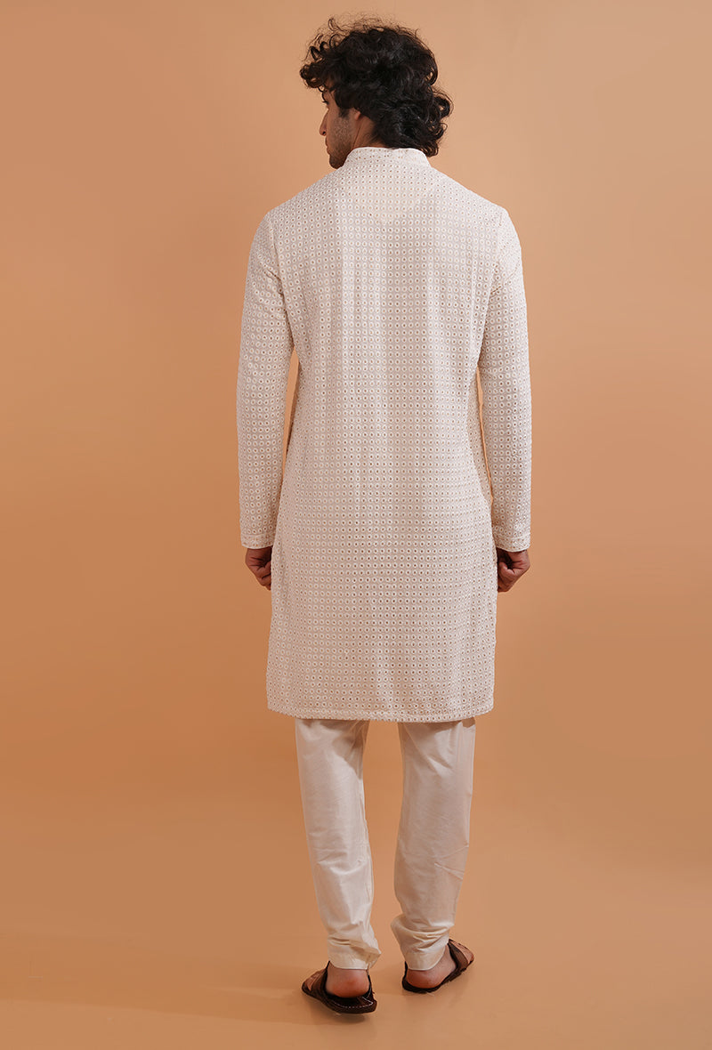 Men’s cream embroidered kurta pajama, ideal for USA cultural and traditional occasions.