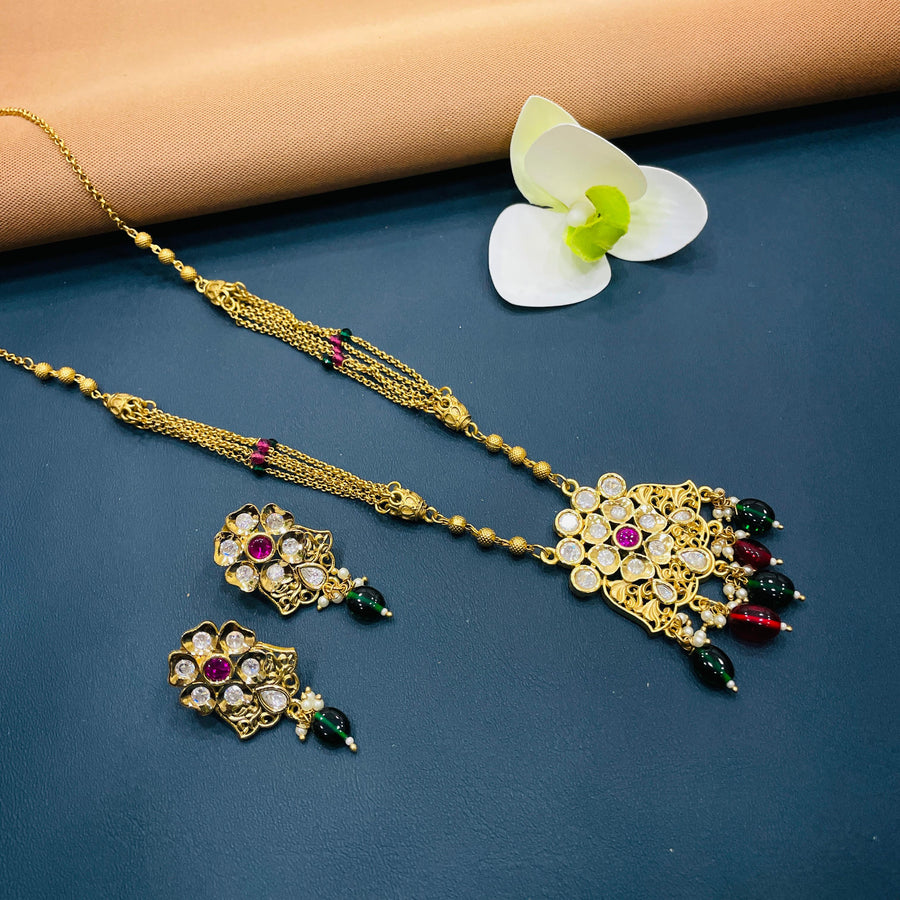 Elegant golden jewelry with beautiful craftsmanship for brides.