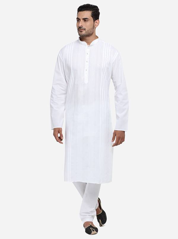 Stay stylish all day in the USA with this self-stitched white kurta set.