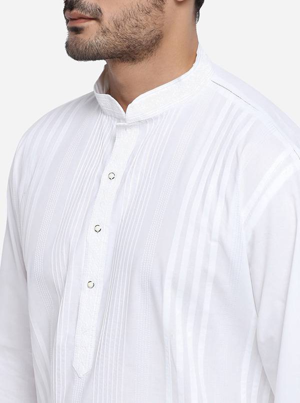 White kurta set, tailored for basic features and comfort, perfect for the USA market.