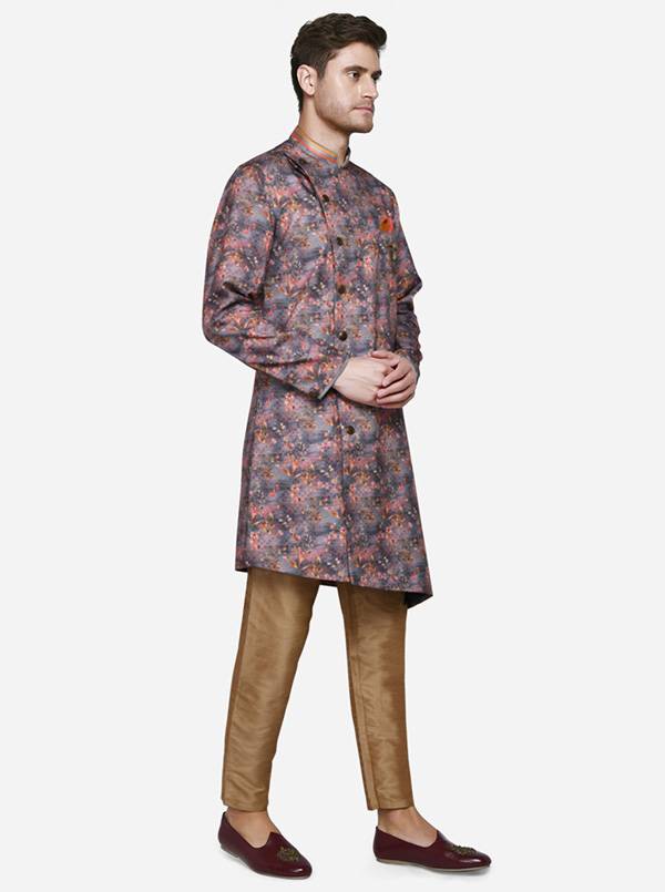 Crafted for all-day comfort, this semi indo-western kurta blends modern Indian clothing with traditional design, making it ideal for festive occasions in the USA.