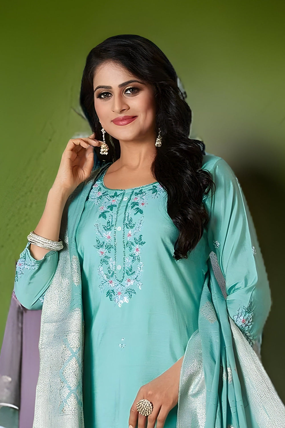 Stylish sea green kurta pant dupatta set, ideal for weddings and celebrations.