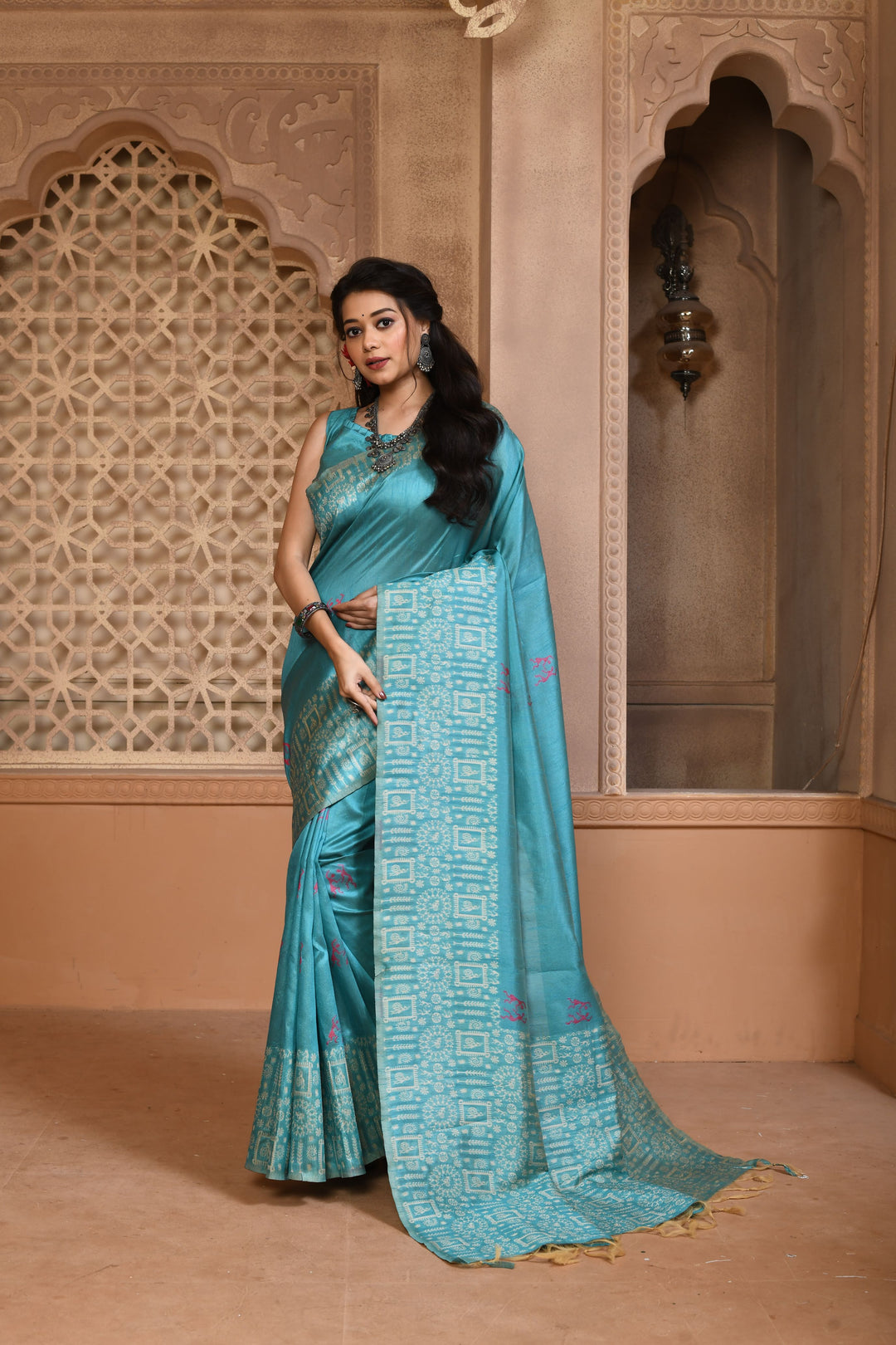 Classic navy blue Banglori raw silk saree with beautiful pallu weaving, perfect for cultural celebrations.