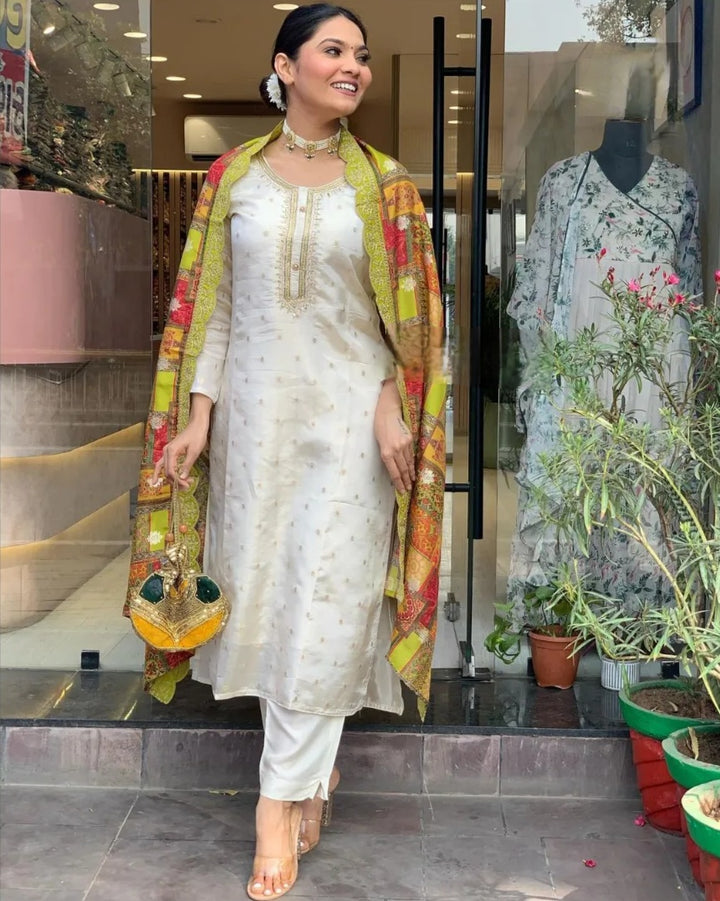 White Jacquard Butti Kurta Set | Crepe Dupatta with Embroidery