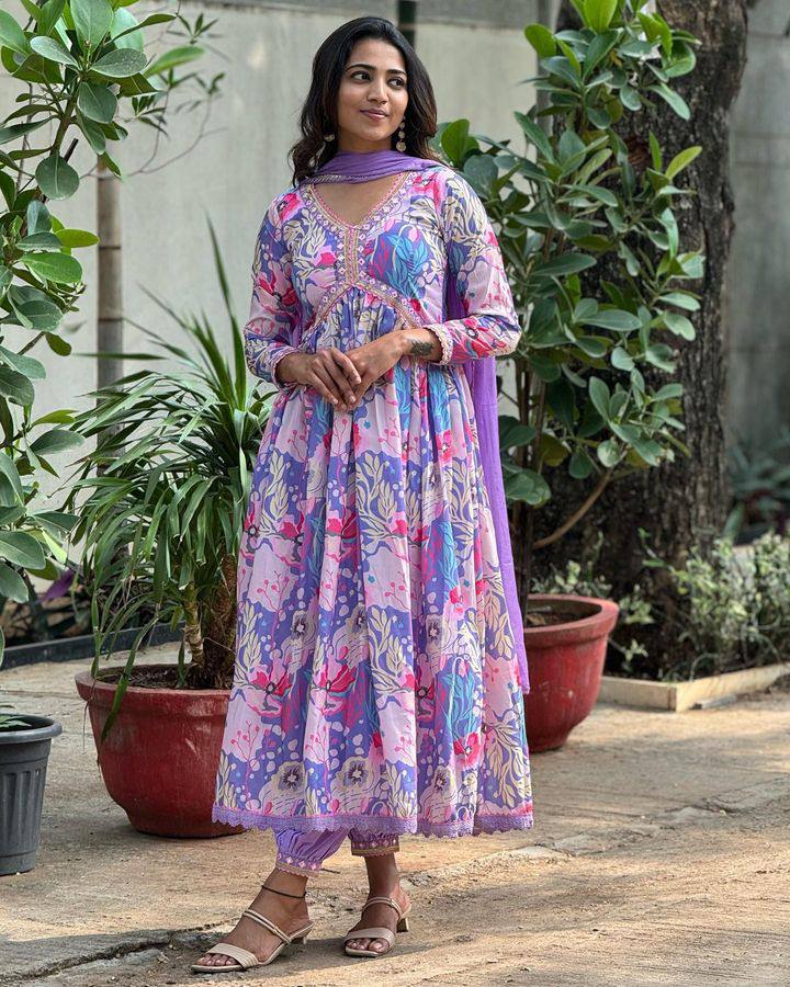 Multicolor Kurti Set | Muslin Chinon with Thread Embroidery Work