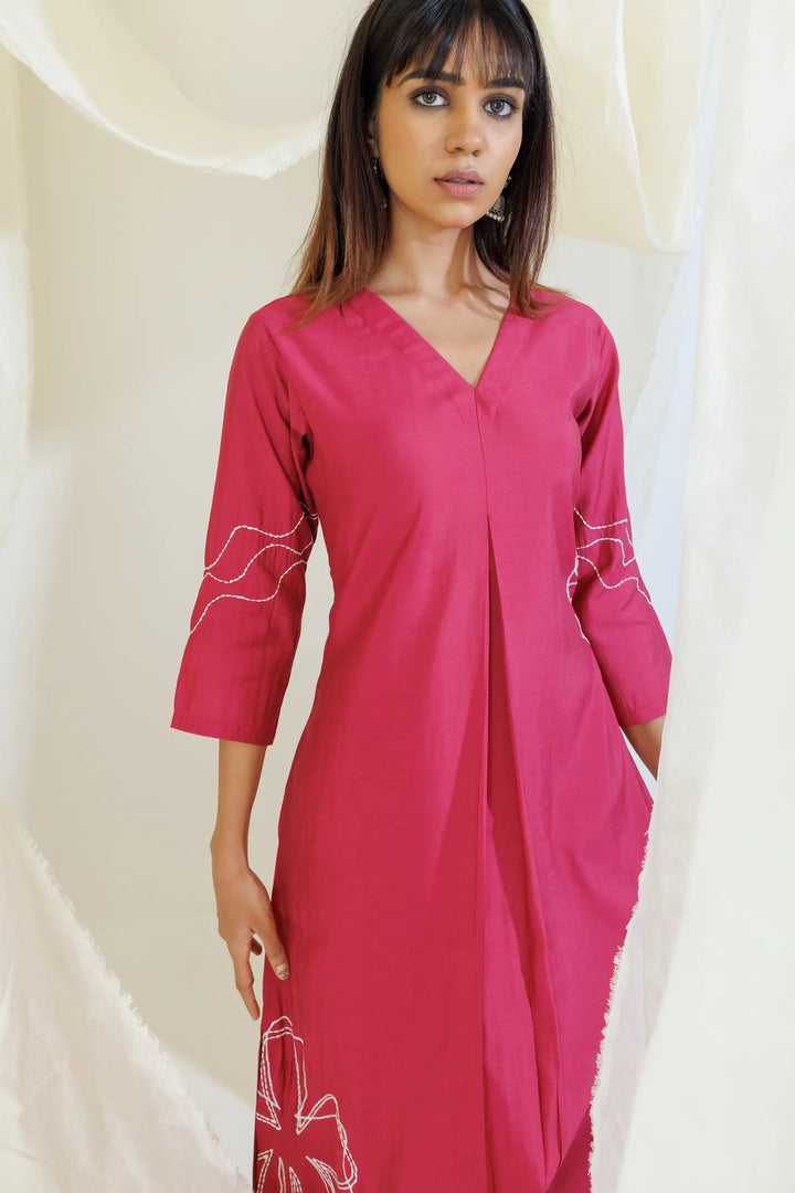 Kurtis Set pink | A Blend of silk and embroidery work for Style