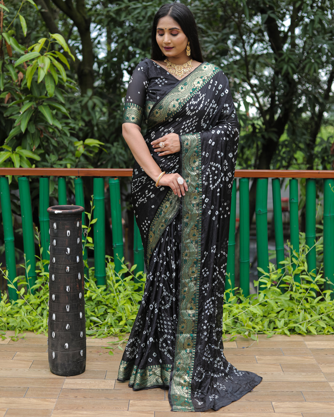 Elegant grey Bandhej silk sadi with broad border and intricate Bandhej tie-dye effect.