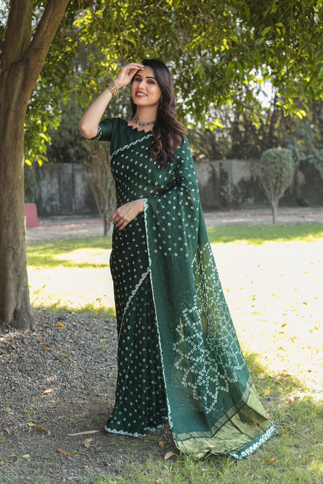 Premium Green Bandhej Silk Saree with exquisite Zari weaving and Pallu for weddings and special events.