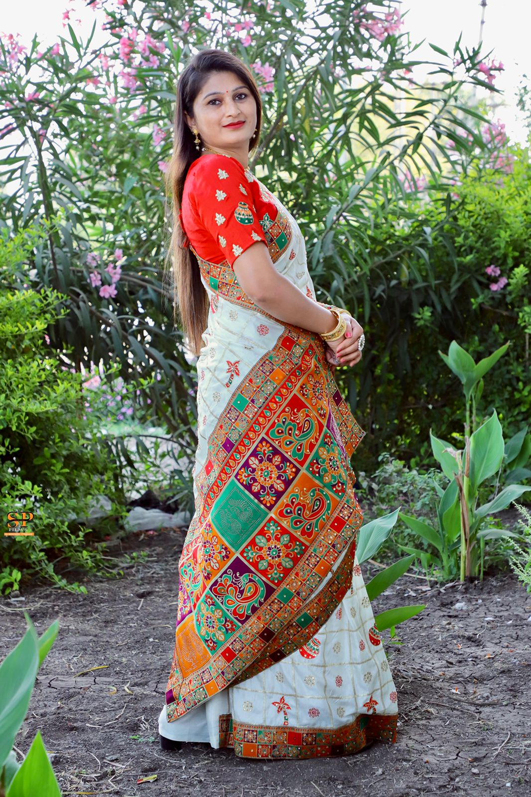 White Dola Silk saree with jacquard lace border and exquisite diamond embroidery for a refined look.