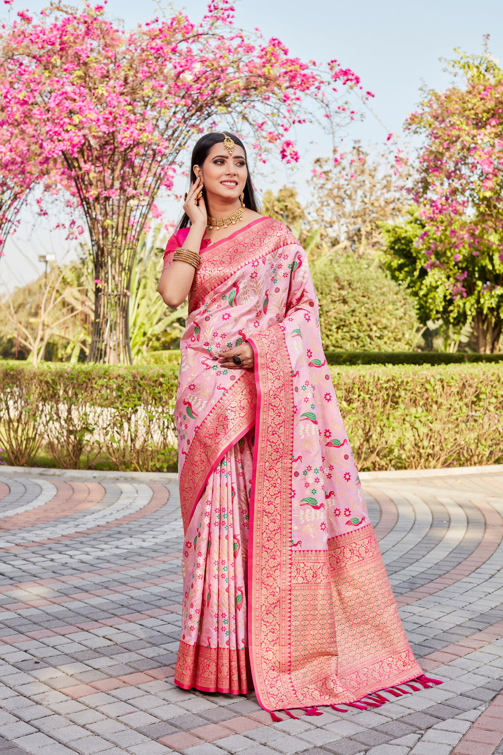 Elegant Baby Pink Kanjivaram Silk Saree featuring a perfect blend of tradition and modern style.