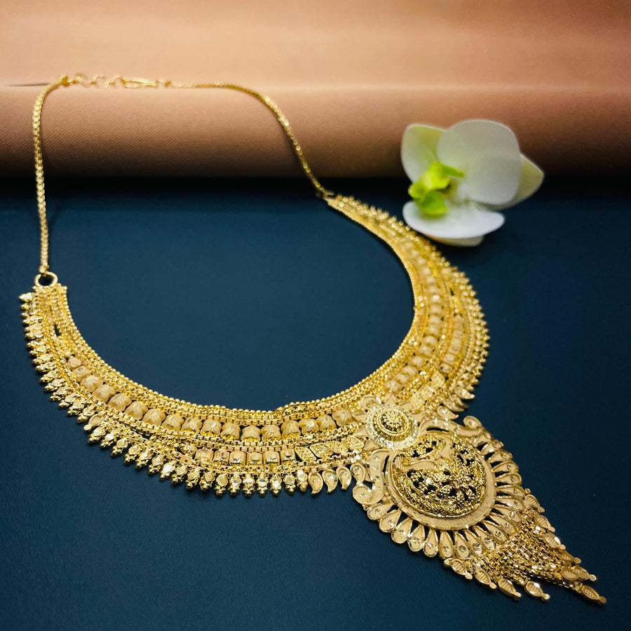 Timeless Indian golden set, designed for enhancing bridal elegance.