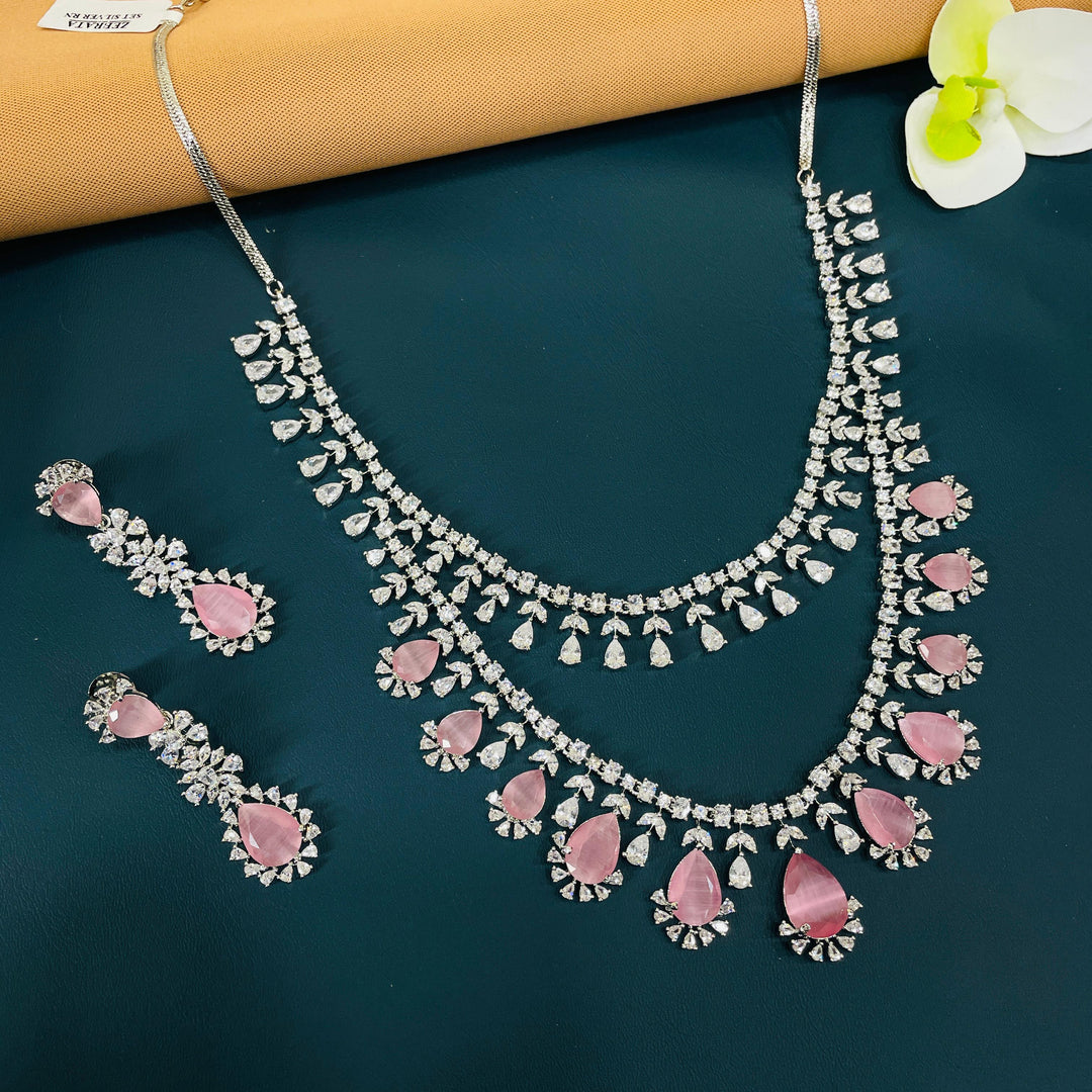 Beautiful bridal necklace featuring a stunning American diamond design.