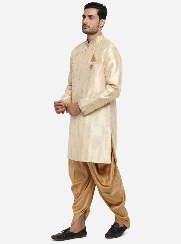 Perfect for weddings and celebrations, this self-design attire enhances your ethnic collection, offering a luxurious touch for special events in the USA.