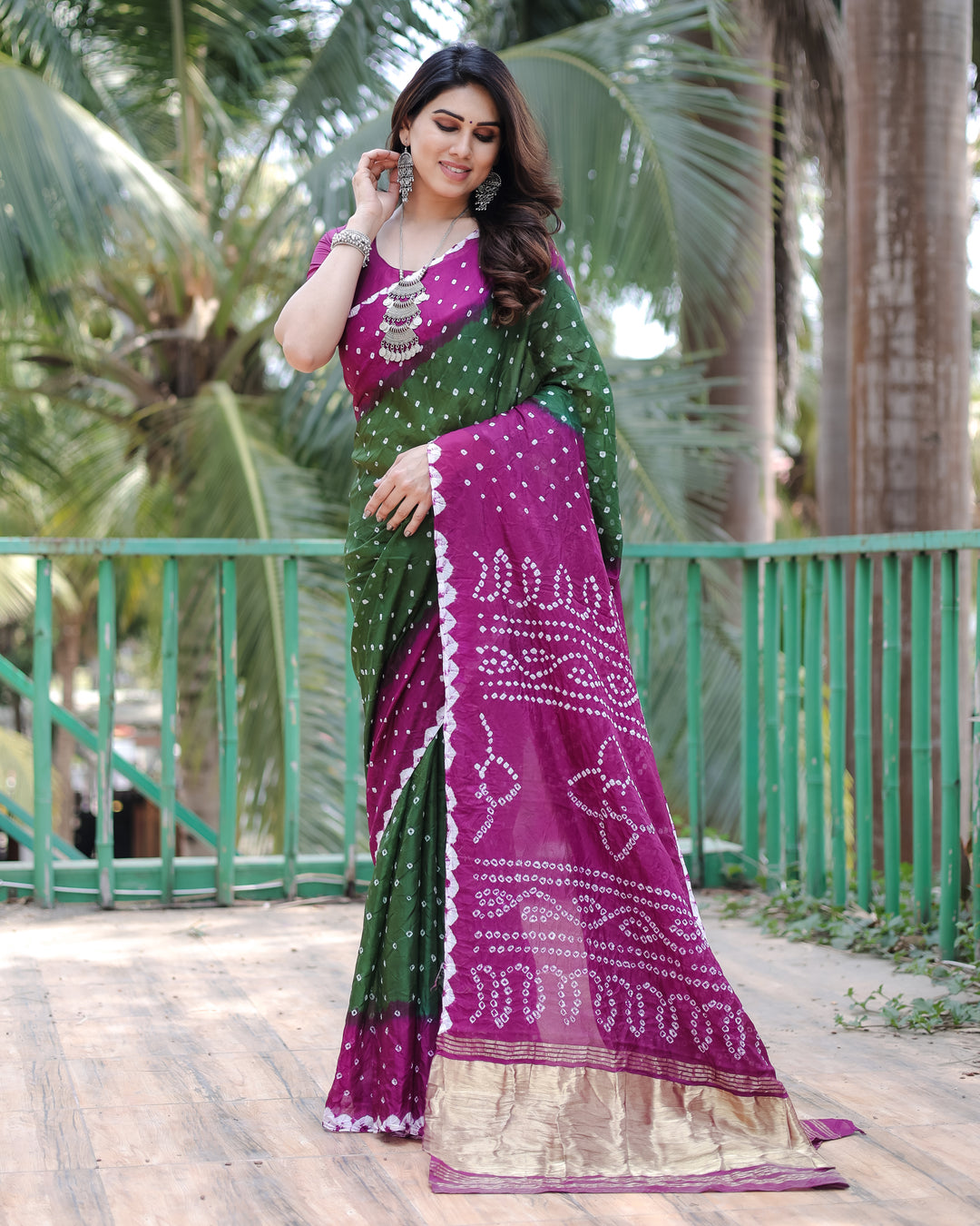 Luxurious Purple Bandhej Silk Drapes with Zari Tissue Pallu and blouse piece, perfect for USA events.