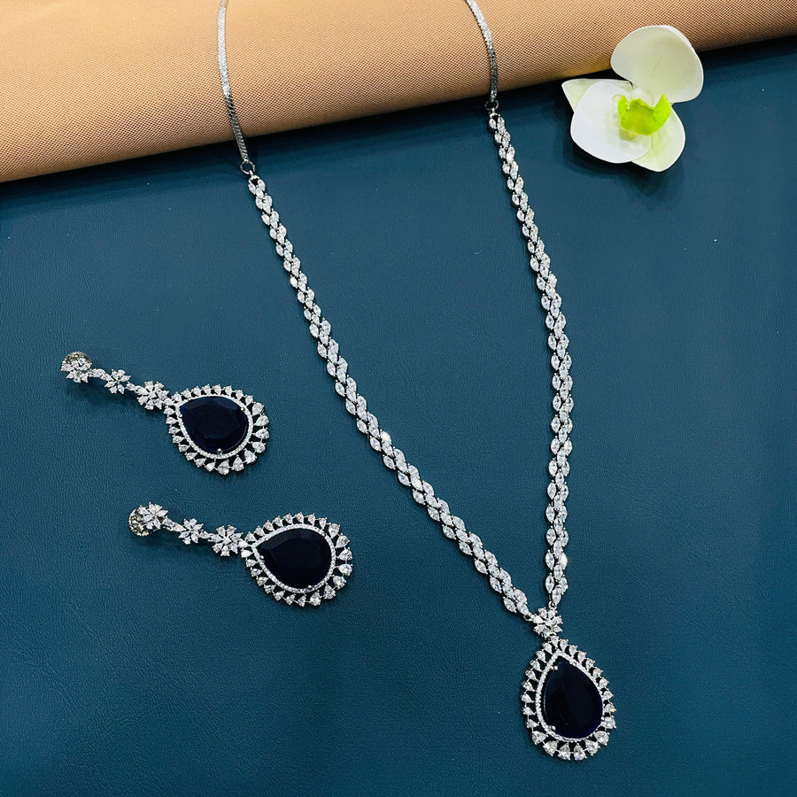 Beautifully crafted bridal necklace, ideal for enhancing your wedding look.