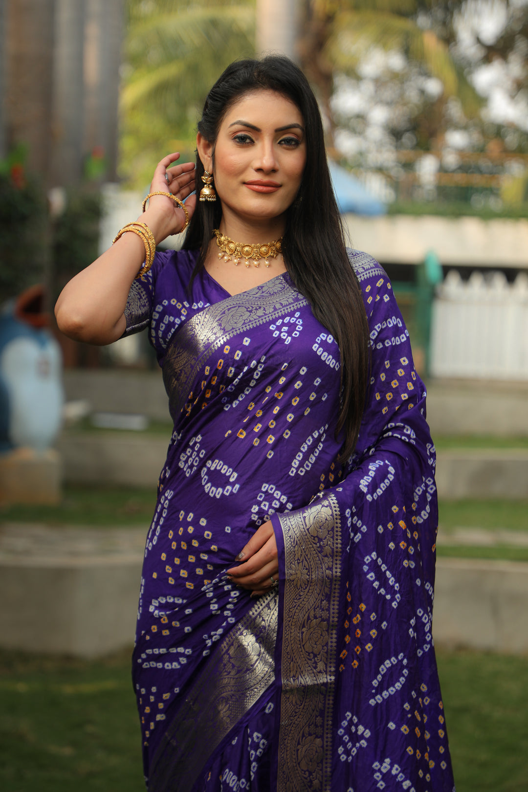 Stunning pink Bandhej silk saree featuring jari weaving and Bandhej pallu, perfect for festive occasions.