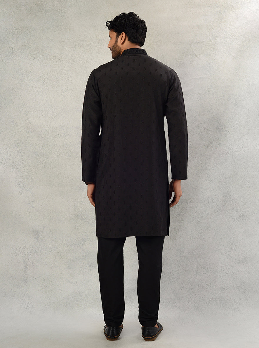 Make an impression at events with this stylish Black Silk Blend Kurta Pajama.