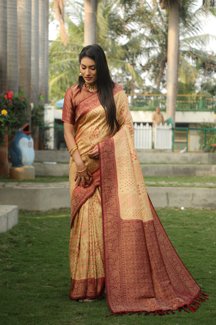 Timeless cream Kanjivaram silk saree with exquisite craftsmanship, ideal for traditional events.