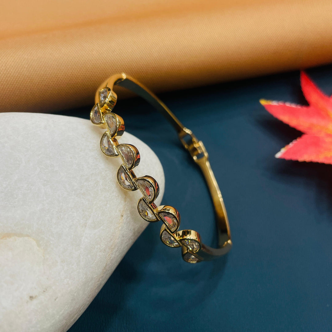 Timeless golden bracelet with a polished finish.