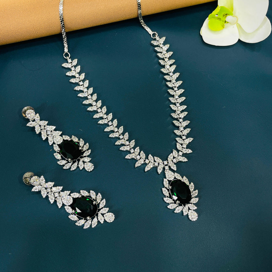 Elegant bridal necklace, ideal for creating memorable moments.