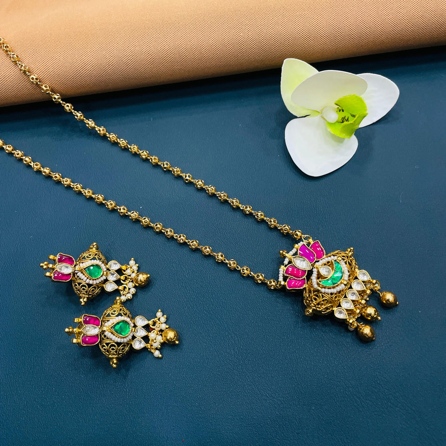 Beautifully crafted golden set, perfect for enhancing festive looks.