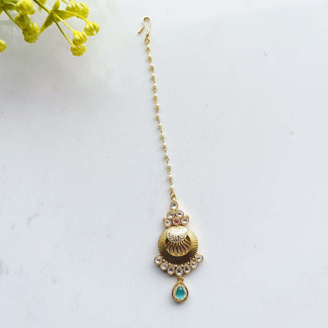 Glamorous bridal tikka jewellery featuring gold and Kundan elements, designed for weddings.